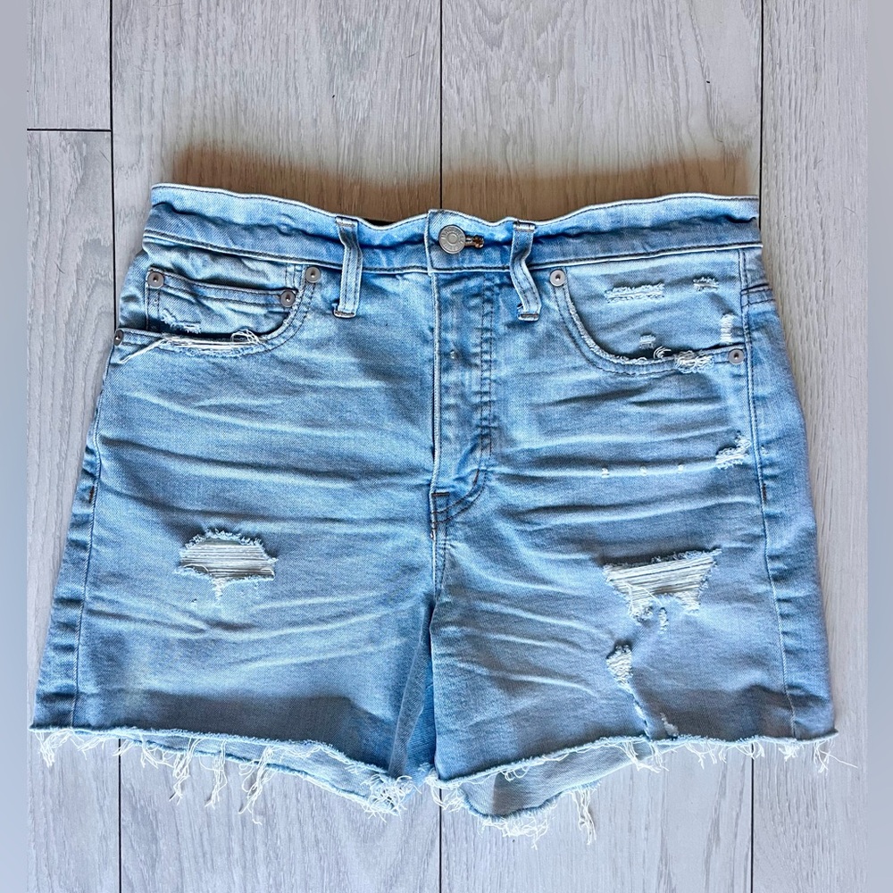 Women’s Madewell Distressed Shorts Size 27